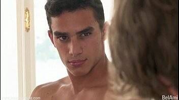 Ensaio porno gay com malandro do pau grande sendo fotografado