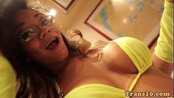 Travestis brasileiras safadas se mostrando toda gostosa