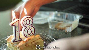 Sexo no aniversário de 18 anos da novinha safada
