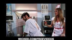 Brazzers tras uma médica realizando o sonho do paciente em foder uma gostosa dentro do hospital em quanto esta doente