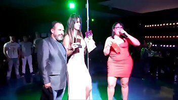Sexo durante apresentação de uma faculdade com direito a streep com puta brasileira