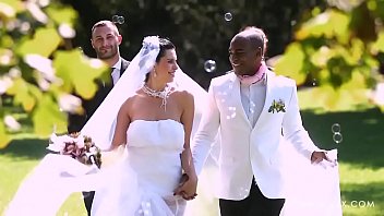 Redtudbe safada fazendo sexo com seu marido negrão bem dotado depois do casamento em uma lua de mel foda