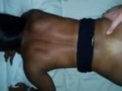 Pretinha vadiazinha ficando de quatro para tarado