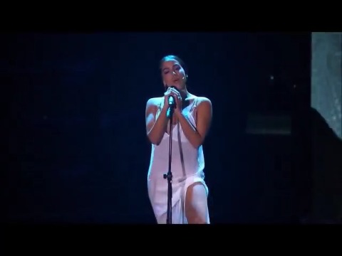 Anitta Deixa Todos de Boca Aberta Com Performance Ousada de Calcinha e Sutiã