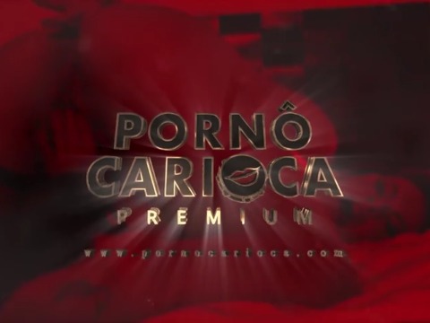 Ines Ventura mostra sua experiência MILF com consolo e plug anal