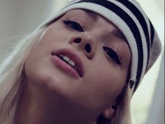 Novinha magrinha gostosa demais dando a sua xoxota
