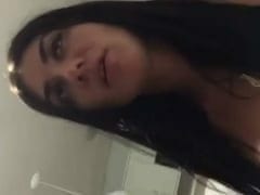 Morena cavala adora cavalgar de costas pra ele