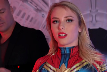 Capitã Marvel porno dando sua bucetinha deliciosa