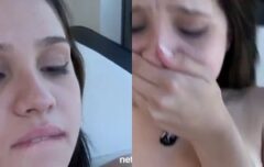 Fotógrafo safado gravando foda caseira com mulher gostosa no sofá
