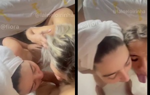Loira safada e amiga fogosa mamando com muita técnica em um ménage quente