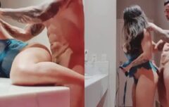 Morena fogosa metendo de quatro no motel com peitões balançando e gemendo alto no pau do amante