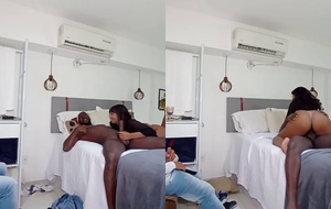 Moreninha fogosa sendo comida por negão enquanto corno assiste tudo gemendo