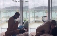 Namorada safada sentando forte no sofá e gemendo até gozar gostoso