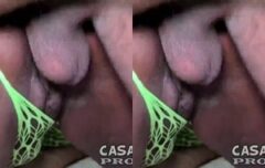 Negrinha safada gemendo alto em ménage quente com dois caras