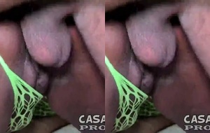 Negrinha safada gemendo alto em ménage quente com dois caras