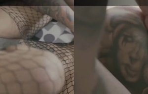 Ninfeta safada sentando gostoso no pau do amigo e gemendo até gozar