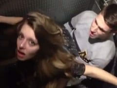 Novinha flagrada transando gostoso no banheiro