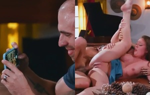 Marido ofereceu a esposa para o amigo e quis assistir a foda