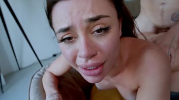 Sexo gostoso selvagem com ninfeta morena safada